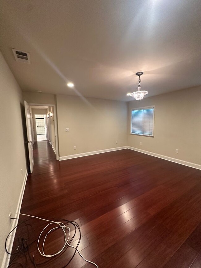 Building Photo - Gorgeous, 3 bedroom, 2.5 bath home, ready for move in