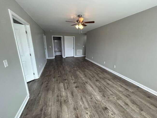 Building Photo - 2BD 2BA DUPLEX IN BAXTER