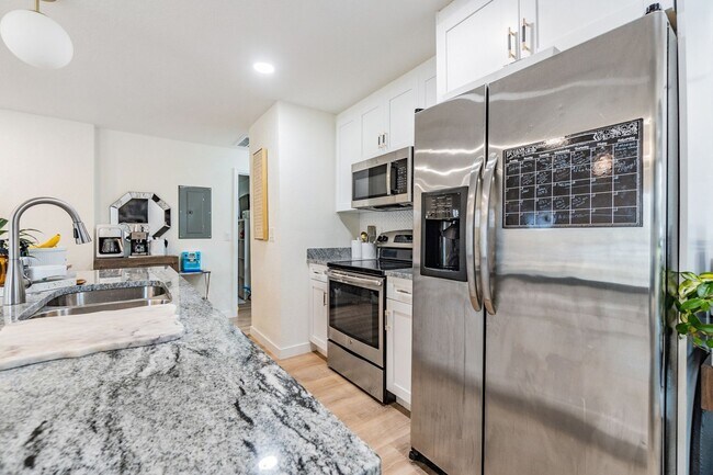 Building Photo - 1813 Chinaberry Dr