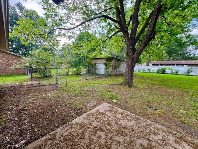 Building Photo - Available Now! For Rent – Charming 3BR/2BA Home in Pleasant Grove School District