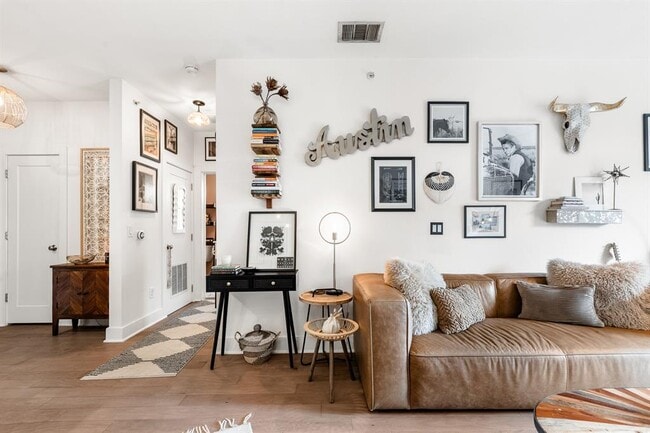 Building Photo - 908 Nueces St