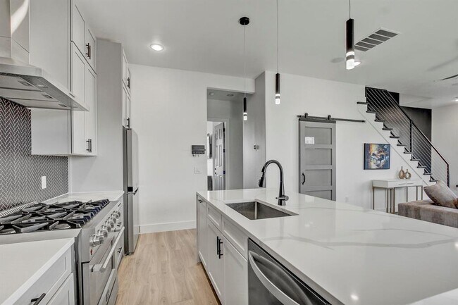 Building Photo - 4703 Louis Ave