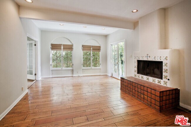 Building Photo - 251 S Citrus Ave
