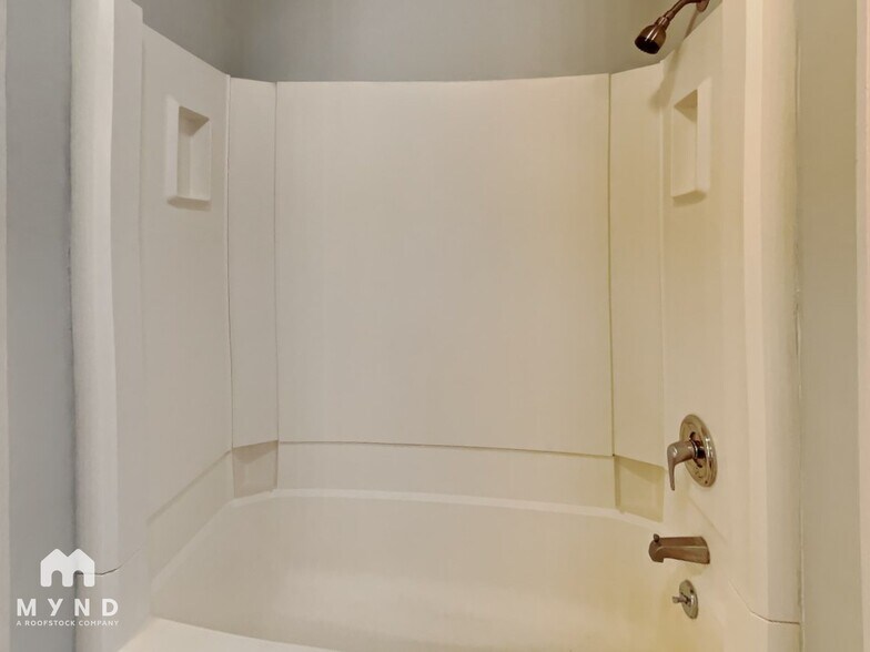 Building Photo - 137 Candlewick Dr