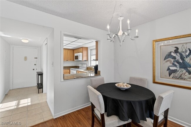 Building Photo - 5 High Point Cir W