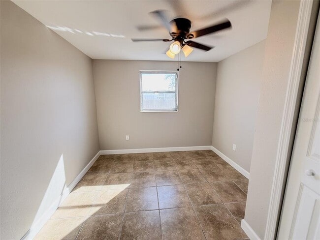 Building Photo - 818 Bayview Dr