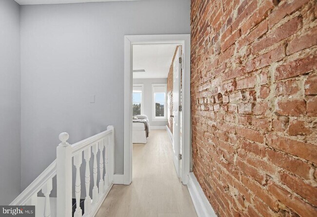 Building Photo - 1015 Riverside Ave