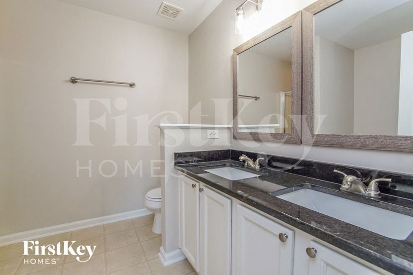 Building Photo - 236 N Honey Springs Ave