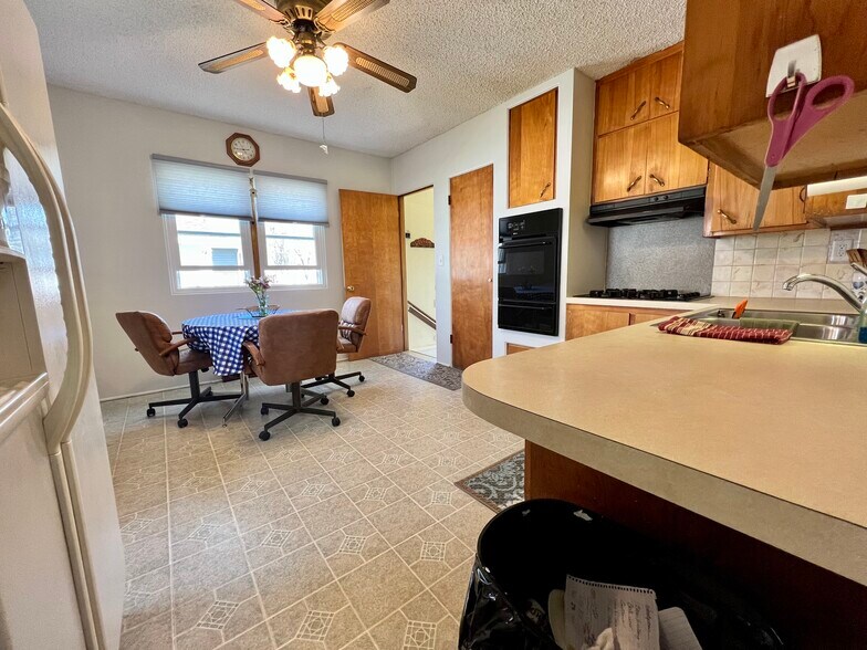 Kitchen - 902 Adrian St