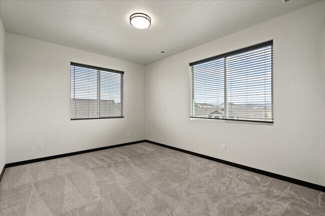 Building Photo - Spacious 4-Bedroom, 2.5 Bath, Two-Story Gem with a Fenced Yard!