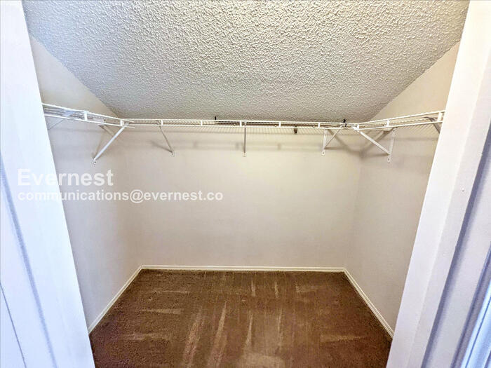 Building Photo - 2016 Oxford Ln