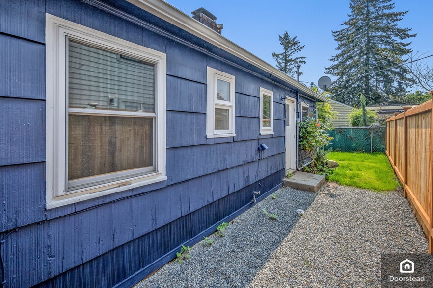 Building Photo - 10107 33rd Ave SW