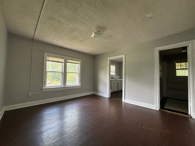 Building Photo - 207 Ensley Ave