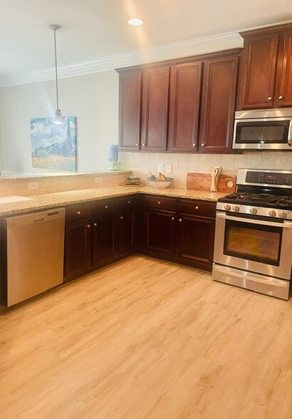 Shared Kitchen - 2677 Muskeg Ct SW