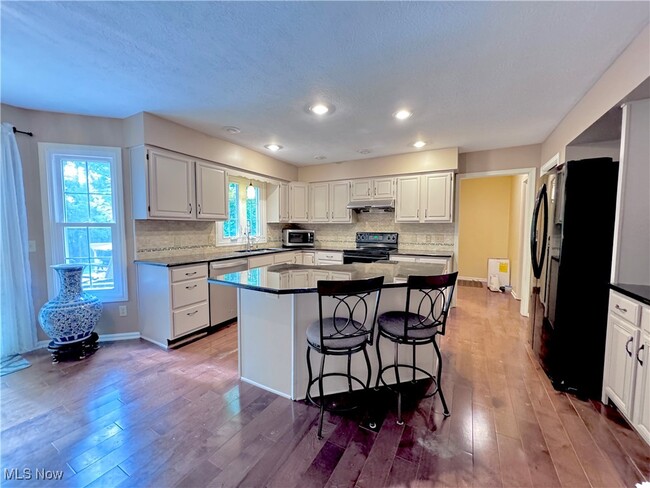Building Photo - 5825 Nicholson Dr