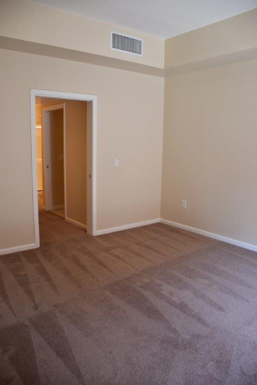 Building Photo - 2 Bedroom 3rd floor unit in Guard Gated Pa...