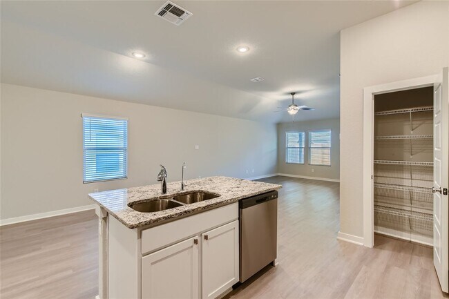 Building Photo - Gorgeous 2 bedroom rental! Half off of the first full month’s rent for applications submitted by ...