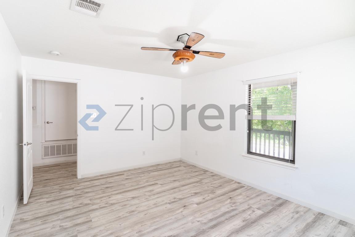 Building Photo - Unit