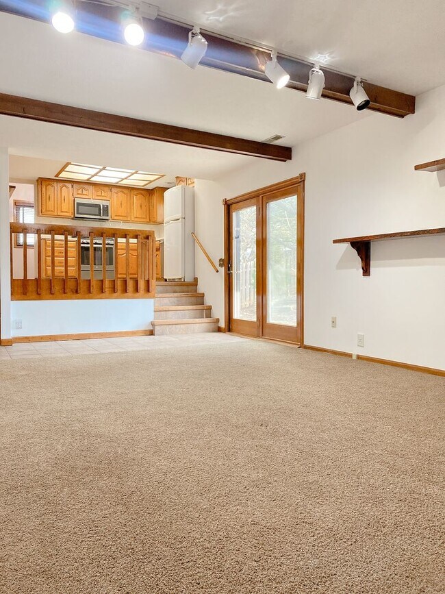 Building Photo - 3BD, 2BTH Bellevue Charmer Ready for YOU, $2,300!!