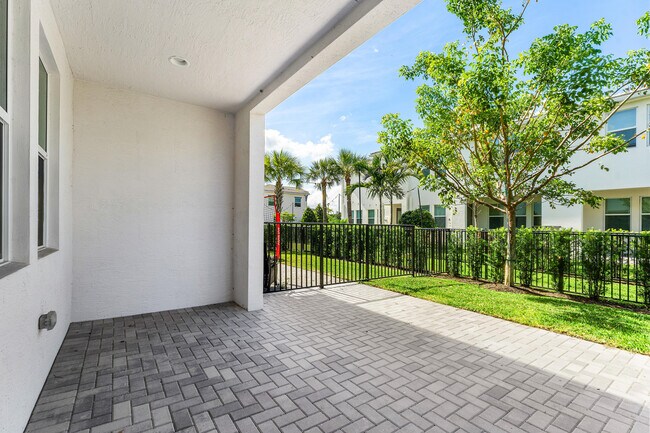 Building Photo - 16474 Helix Ct