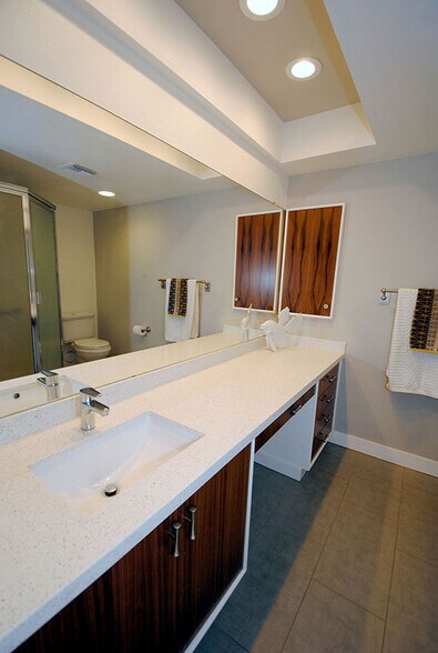 Building Photo - 3703 E Montecito Ave