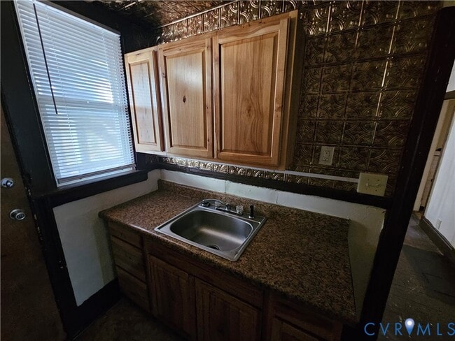 Building Photo - 611 E Brookland Park Blvd