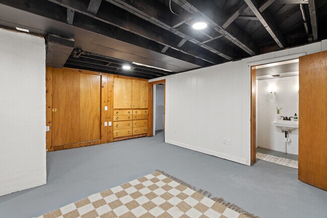 Building Photo - 1502 N Andover Rd