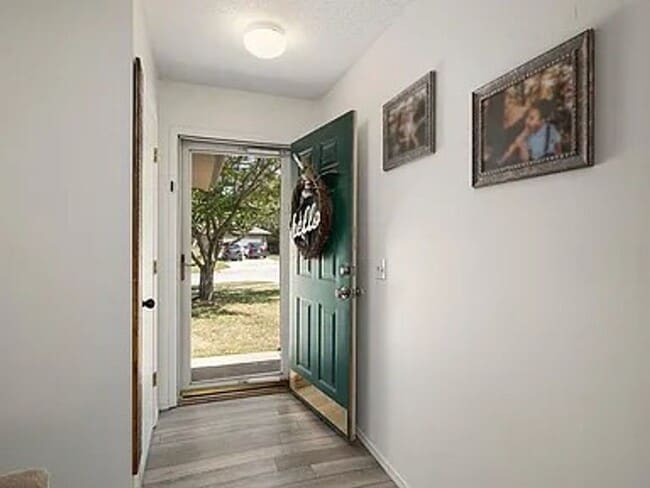 Building Photo - 3 Bed 2 Bath 2 Car Garage Available Now!!!