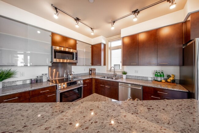 Building Photo - Matae Condominiums - Lower Queen Anne/Bell...