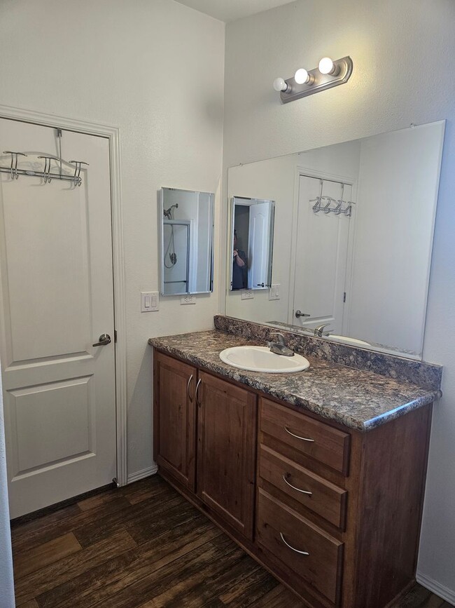 Building Photo - Very cute 3 bed/2 bath manufactured home w...