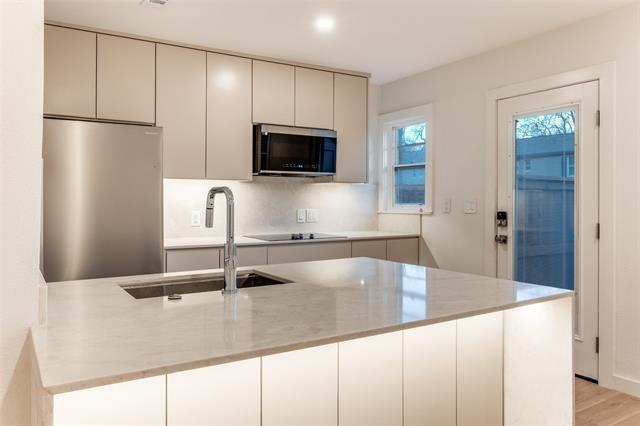 Building Photo - 6367 Oriole Dr