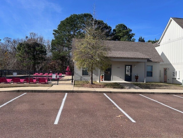 Building Photo - 100 Taylor Cottage Cv