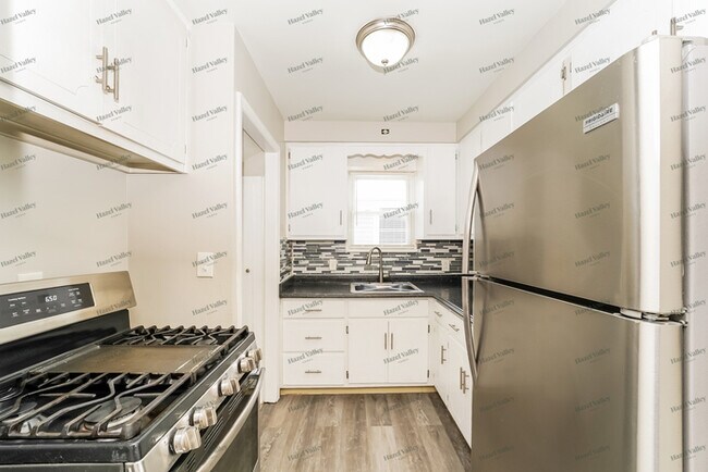 Building Photo - 7701 Kenton Ave