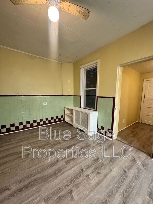 Building Photo - 906 Coates St
