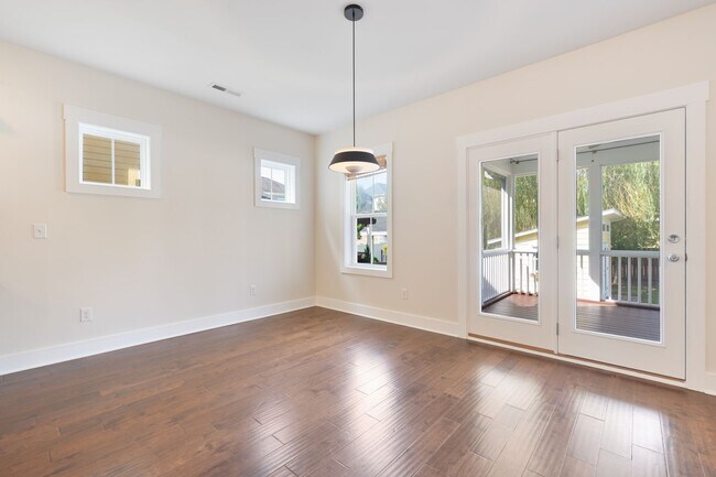 Building Photo - 238 Mallard Landing Dr