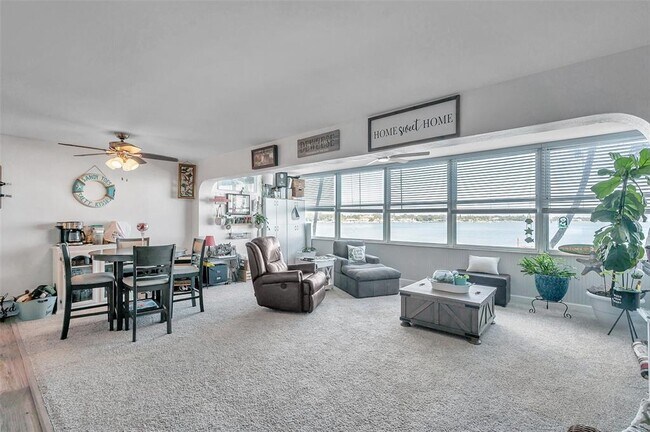 Building Photo - 7200 Sunshine Skyway Ln S