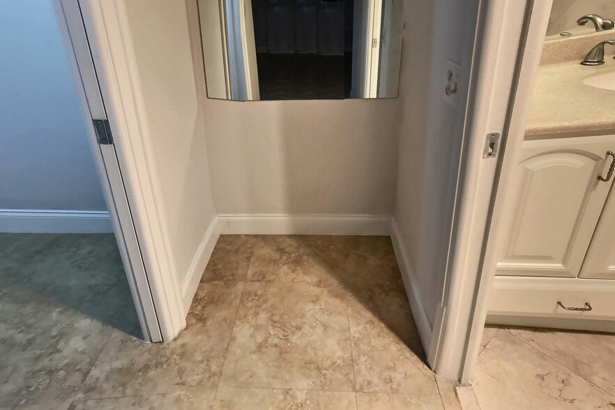 Building Photo - 3080 N Course Dr