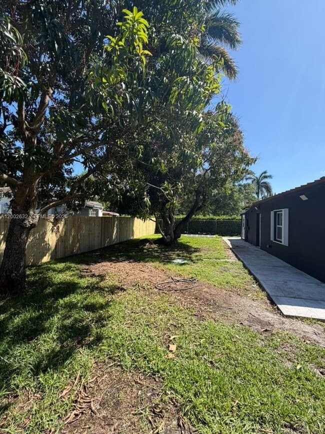 Building Photo - 14240 S Biscayne River Dr