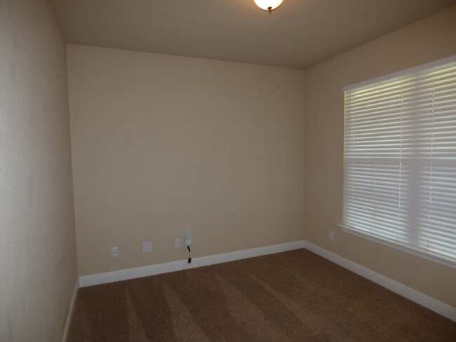 Building Photo - 5204 Parkside Dr