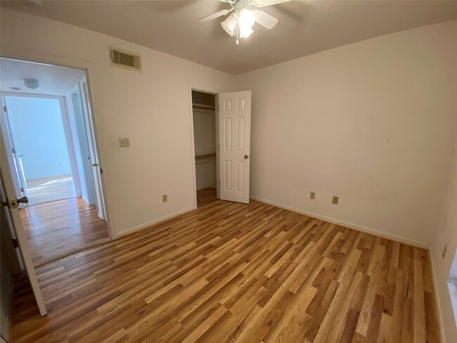 Building Photo - 24501 Pine Oaks Ct