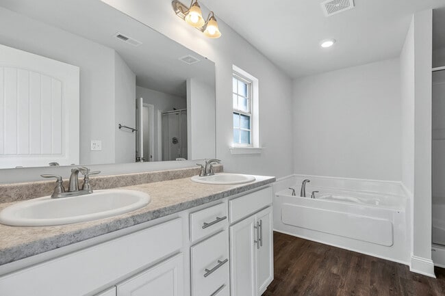 Building Photo - 201 Abercorn Dr