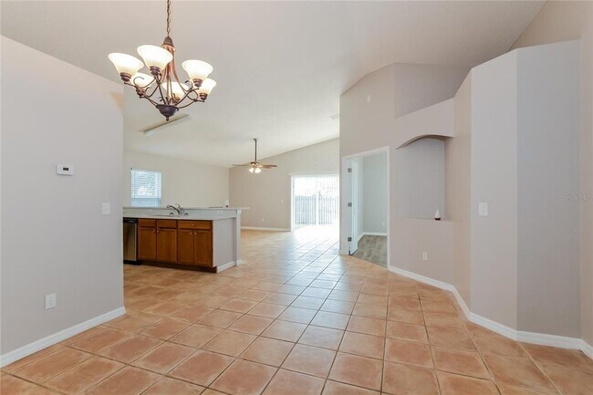 Building Photo - 528 Finch Ct
