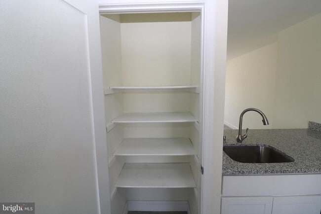 Building Photo - 14 Starboard Ct