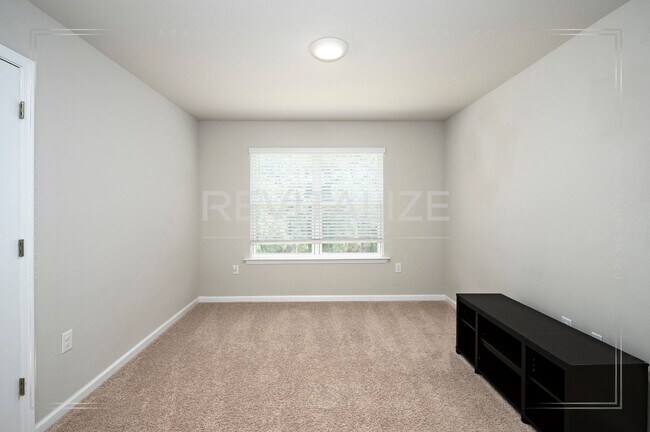 Building Photo - Beautiful 2-Story 5 BD 3 BA House in Spani...