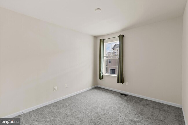 Building Photo - 7035 Southmoor St