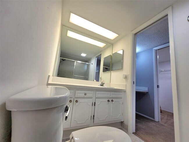 Building Photo - 3090 N Course Dr