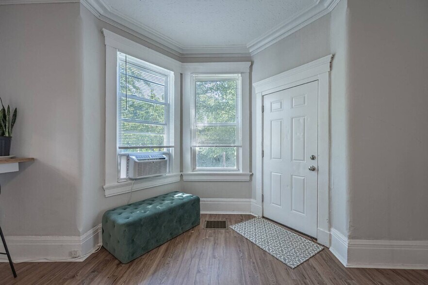 Building Photo - 5651 Ridge Ave