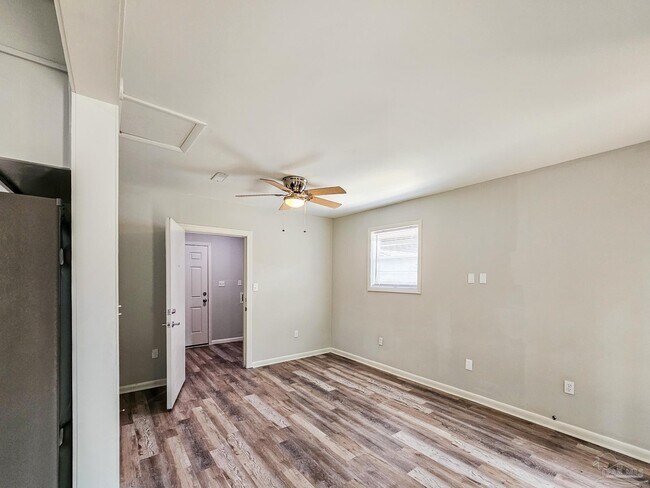 Building Photo - 4770 Skyline Dr