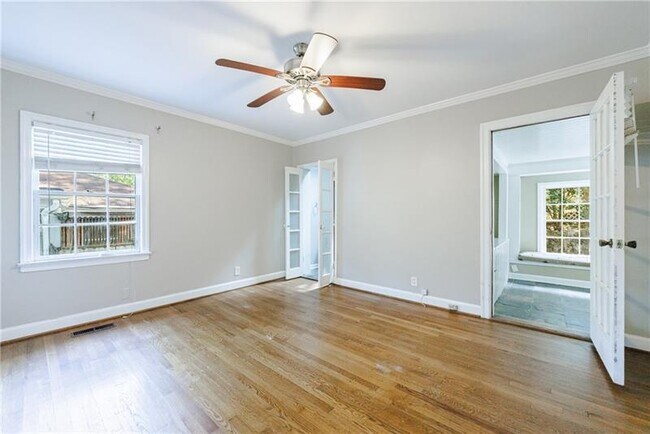 Building Photo - 2311 Pembrook Pl NE