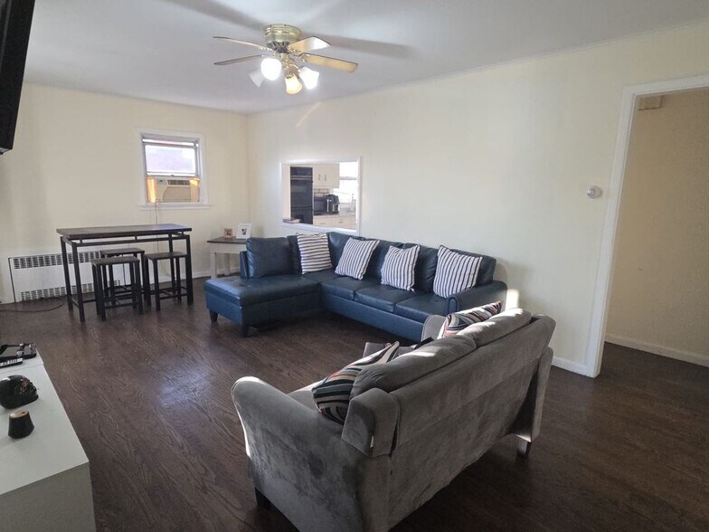 Building Photo - 1410 45th St